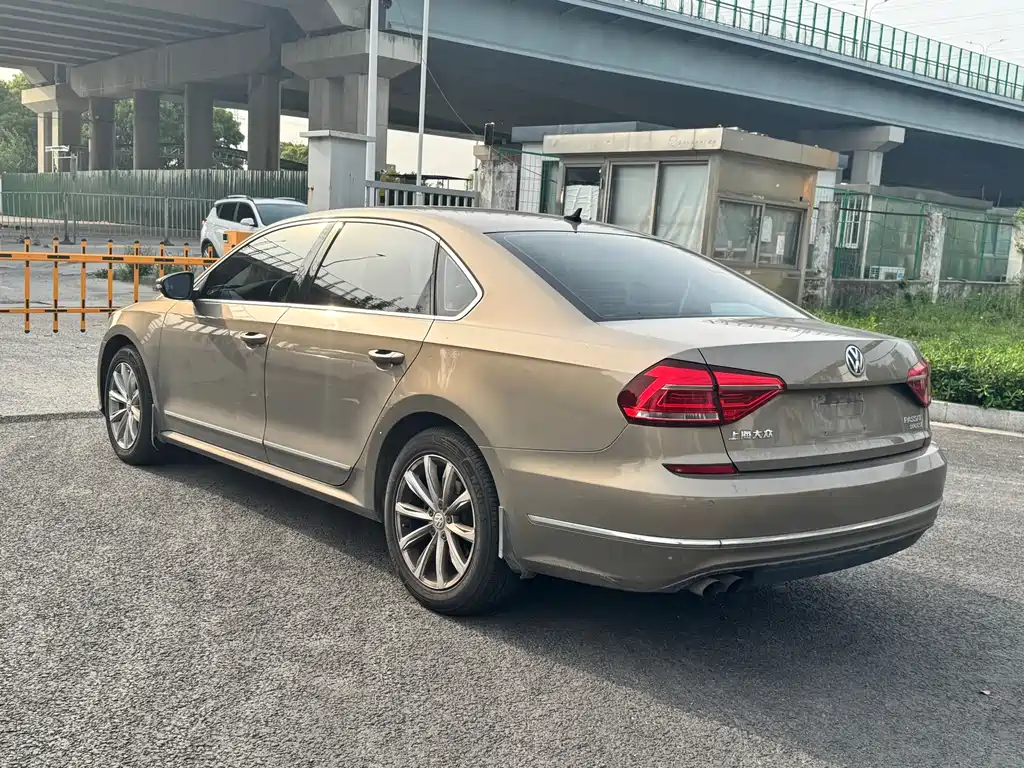 Volkswagen Passat 2016 — фото 16