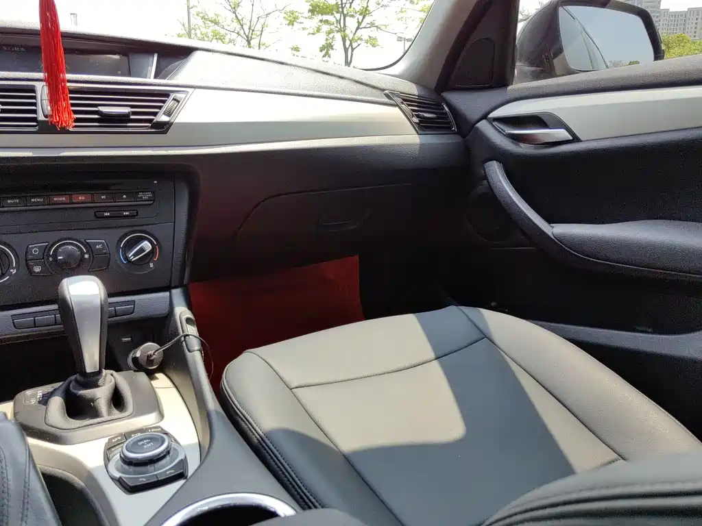 BMW X1 2014 — фото 15