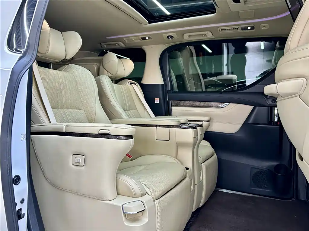 Toyota Alphard 2023 — фото 14