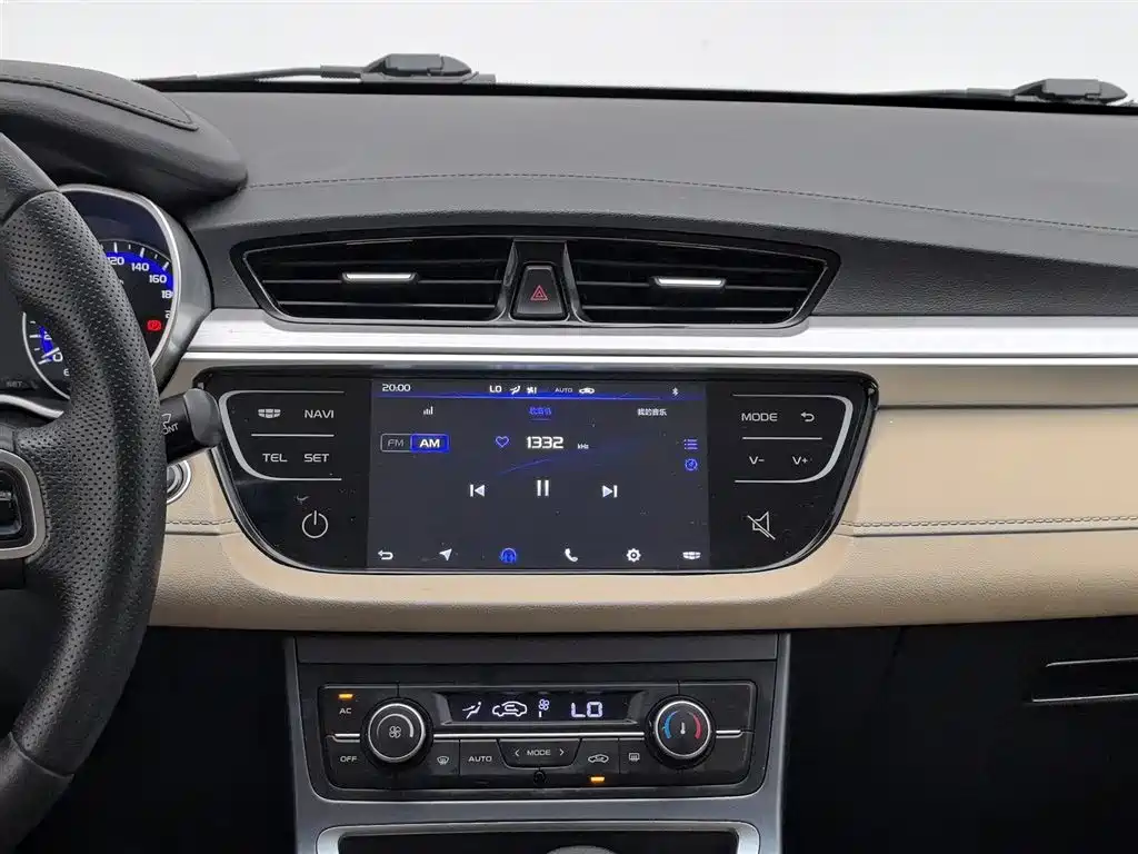 Geely Emgrand 2018 — фото 12