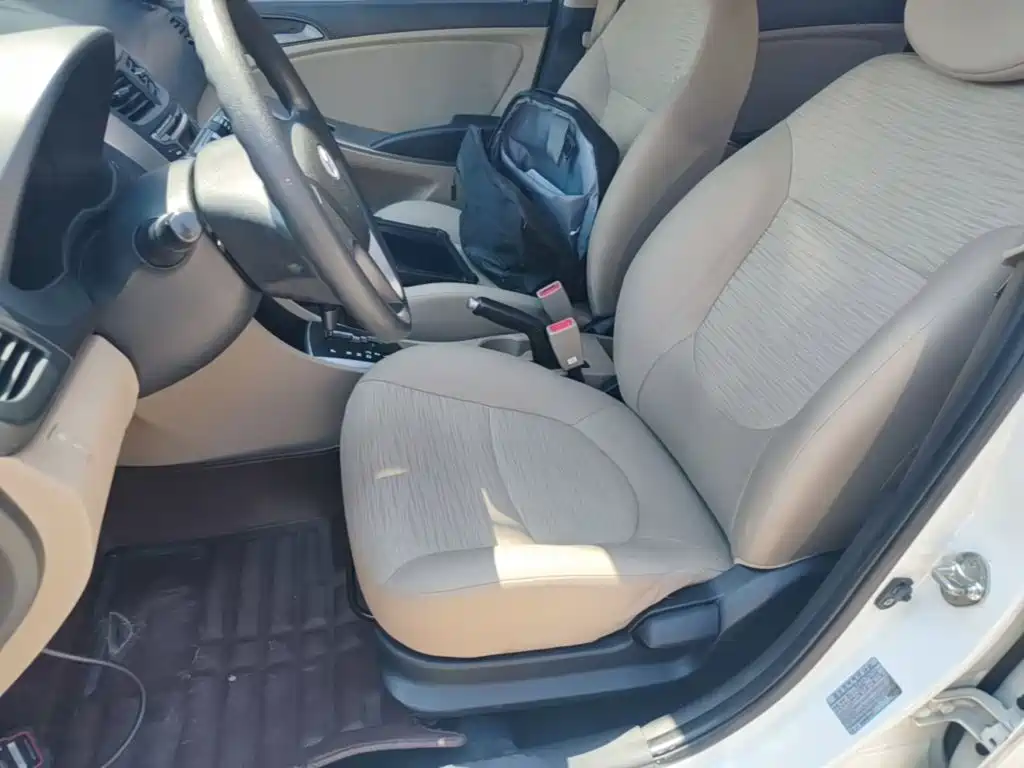 Hyundai Accent 2015 — фото 15