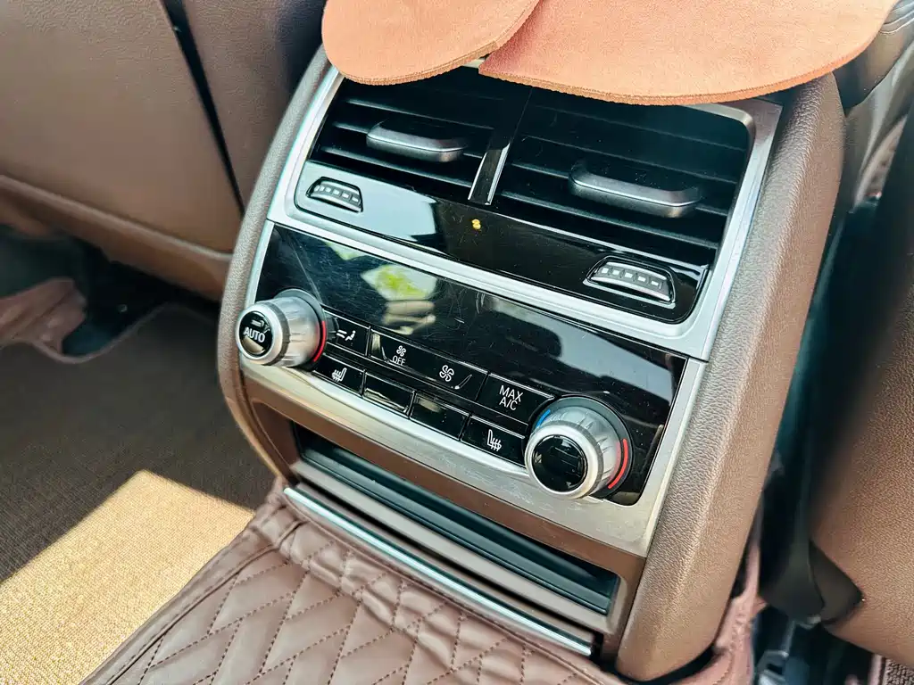 BMW 7 Series 2016 — фото 16