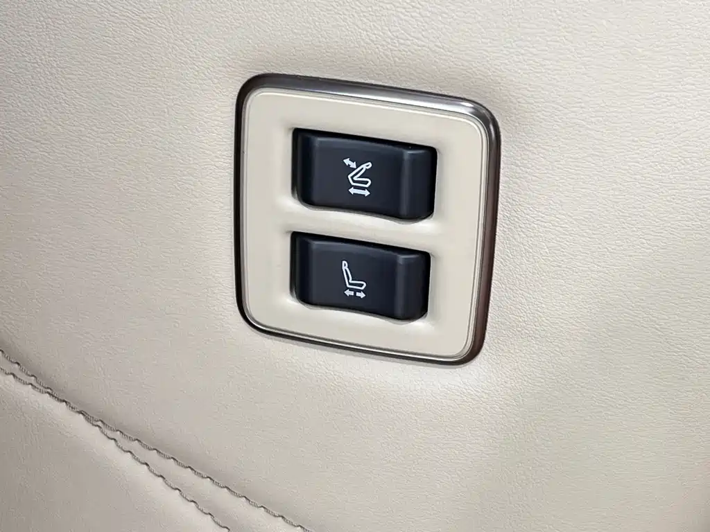 Toyota Vellfire 2023 — фото 14