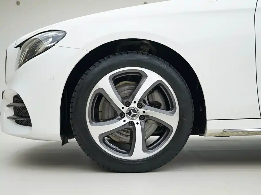 Mercedes-Benz E-Class 2020 — фото 15