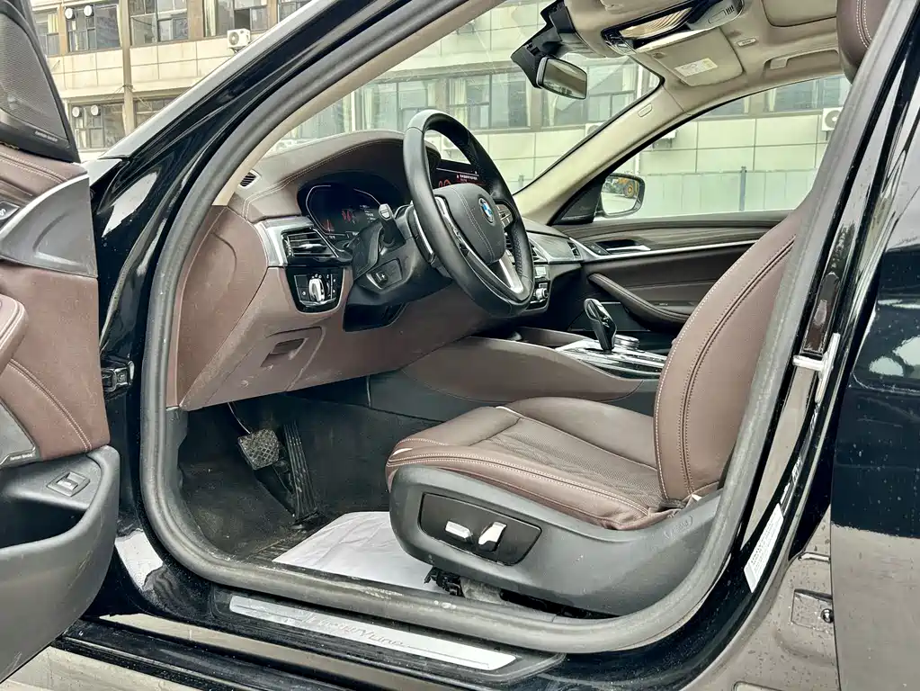 BMW 5 Series 2023 — фото 11