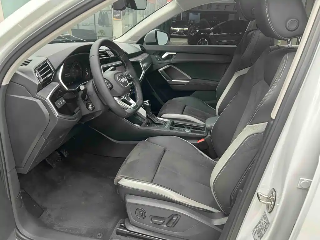 Audi Q3 2023 — фото 11