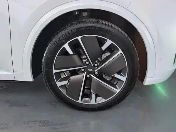 Li Auto L9 2025