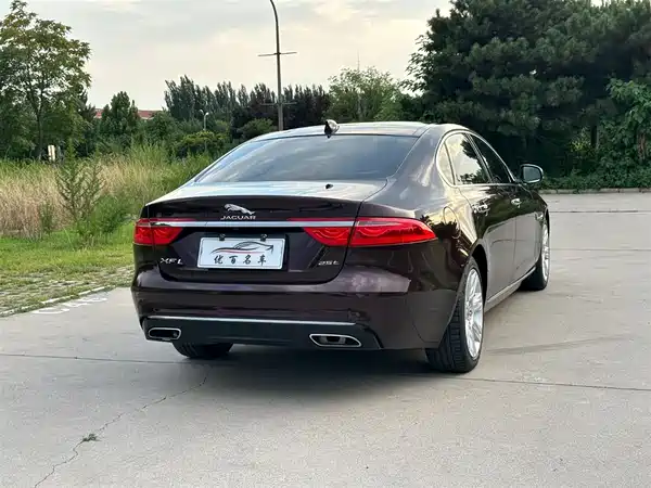 Jaguar XFL 2019