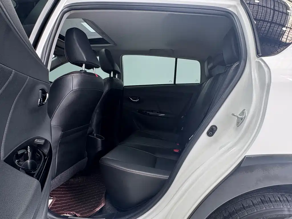 Toyota Yaris L 2021 — фото 10