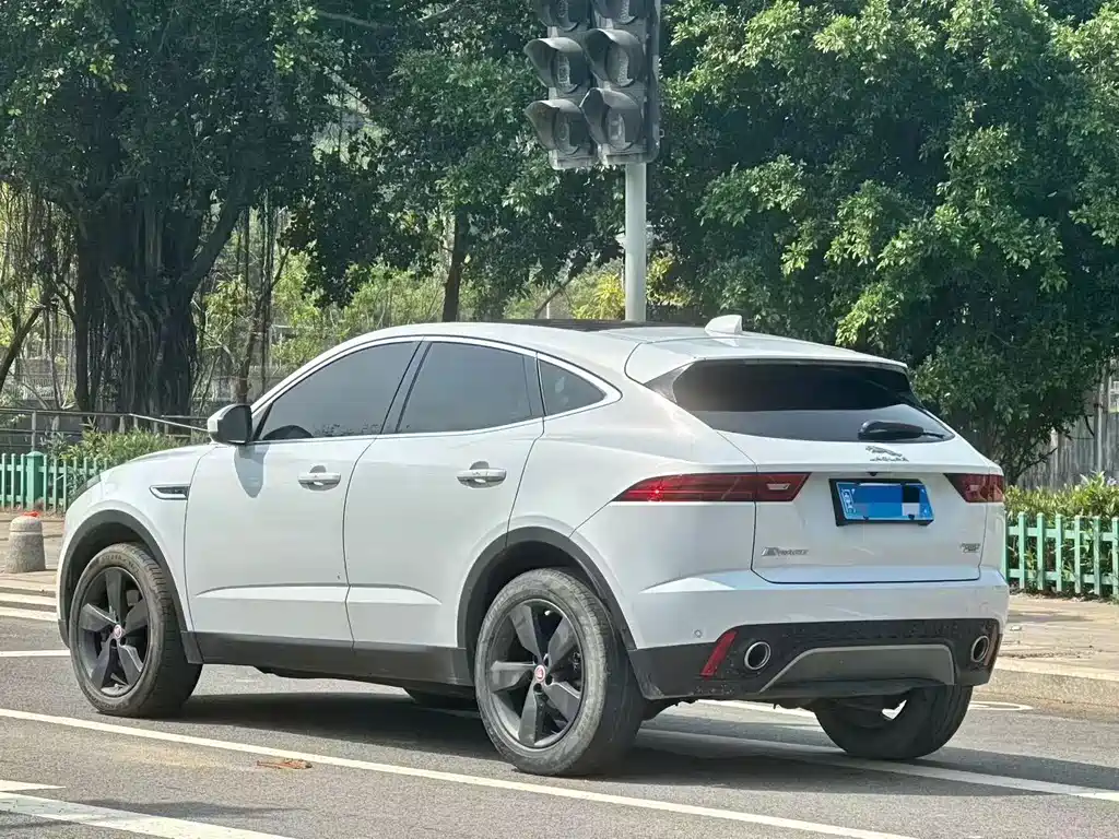 Jaguar E-PACE 2021 — фото 4