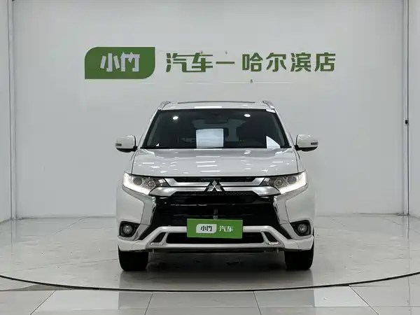 Mitsubishi Outlander 2023