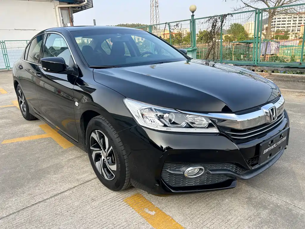 Honda Accord 2018 — фото 3