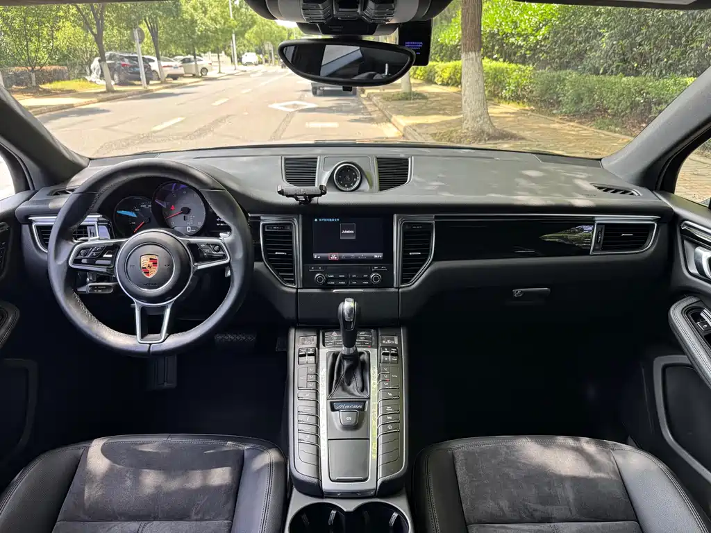 Porsche Macan 2017 — фото 16