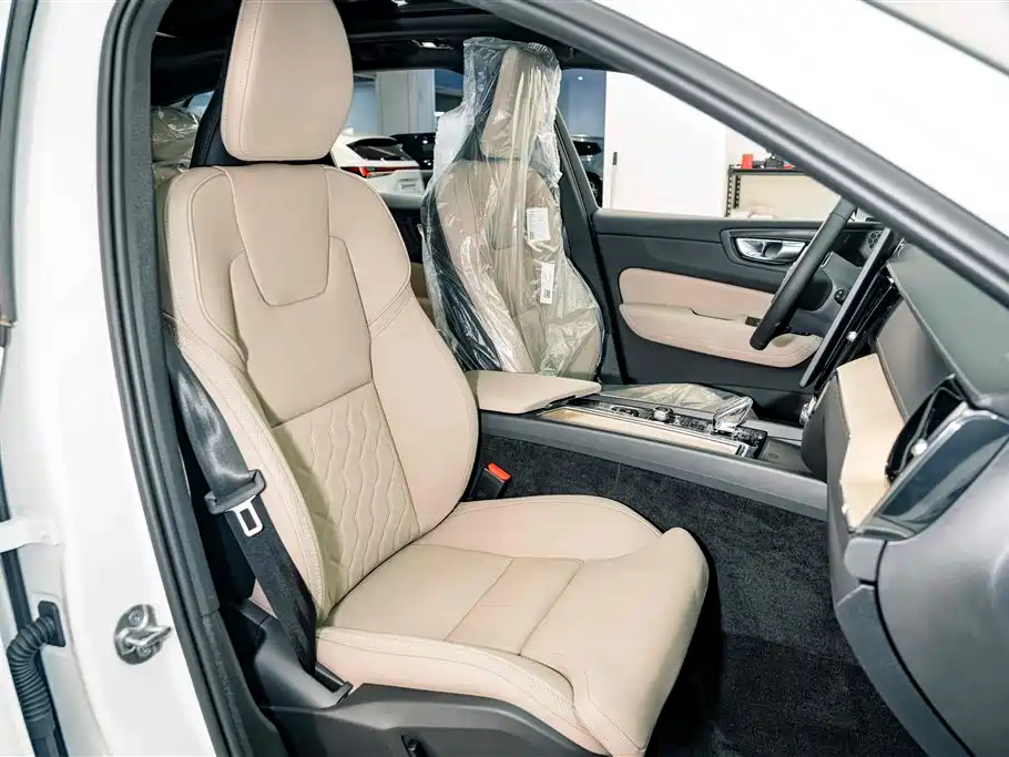 Volvo XC60 2026 — фото 18