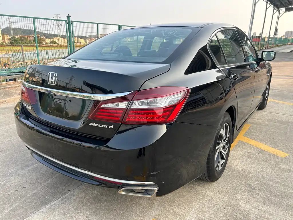 Honda Accord 2018 — фото 8