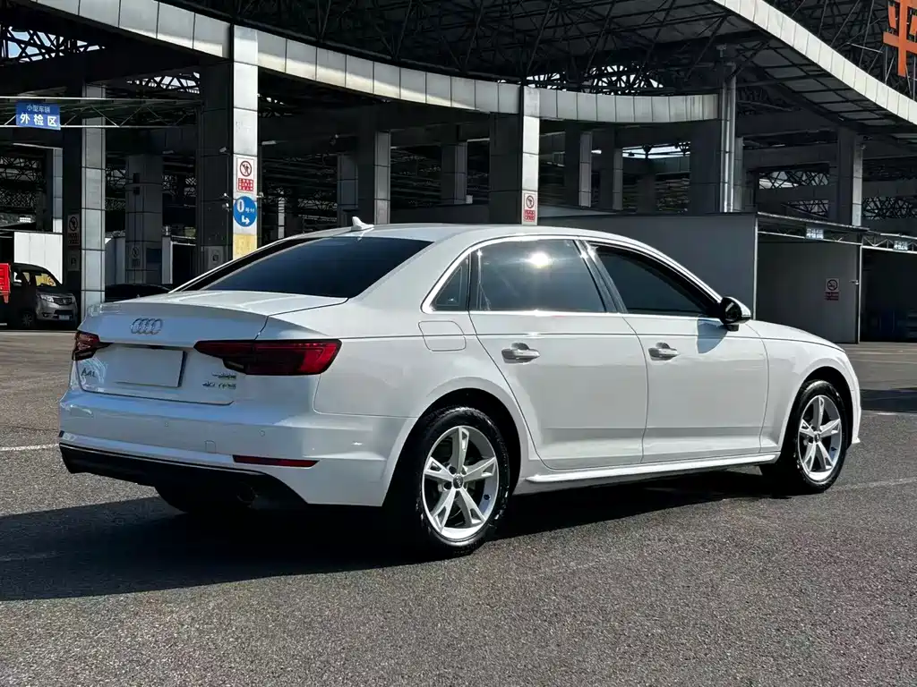 Audi A4L 2017 — фото 9