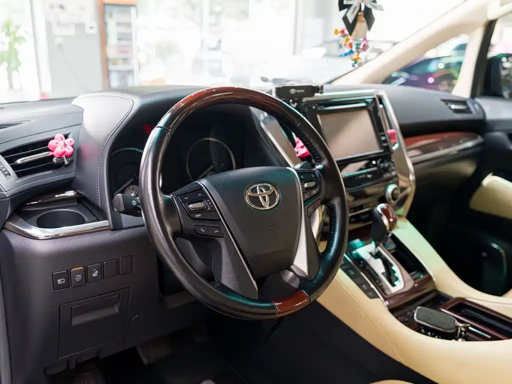 Toyota Alphard 2018 — фото 3