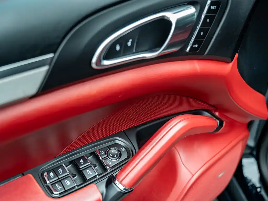 Porsche Cayenne 2017 — фото 12