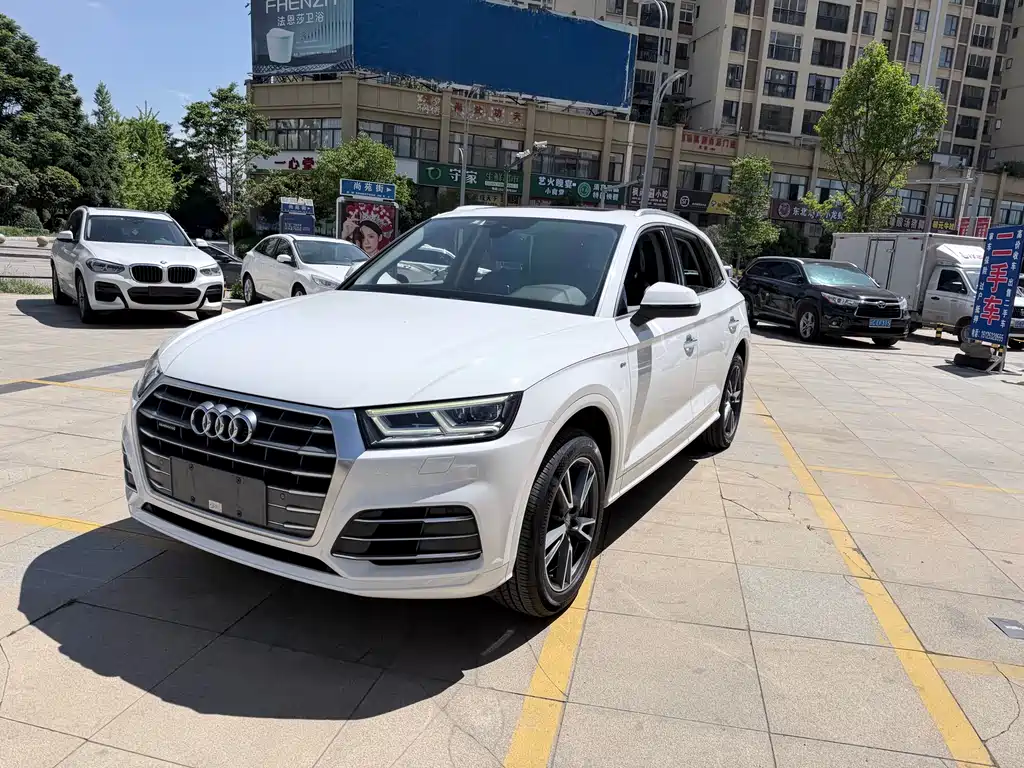 Audi Q5L 2019 — фото 1