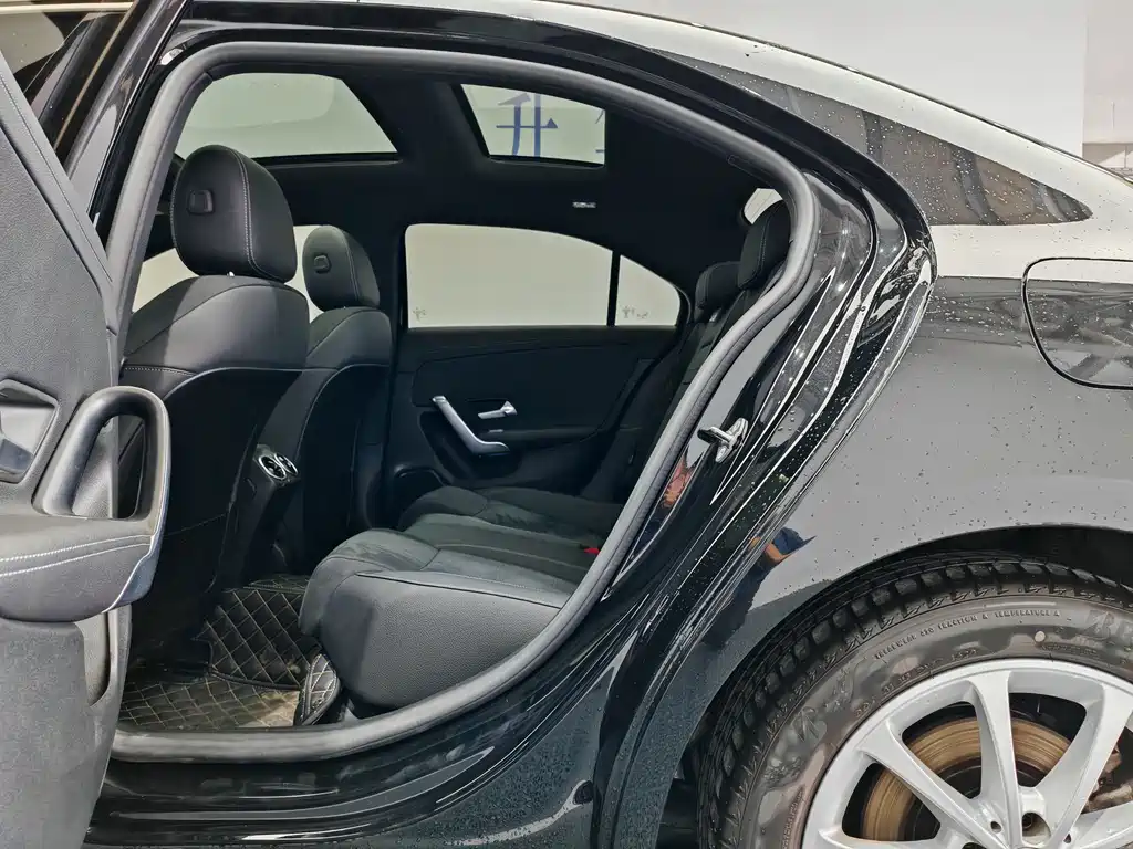 Mercedes-Benz A-Class 2020 — фото 12