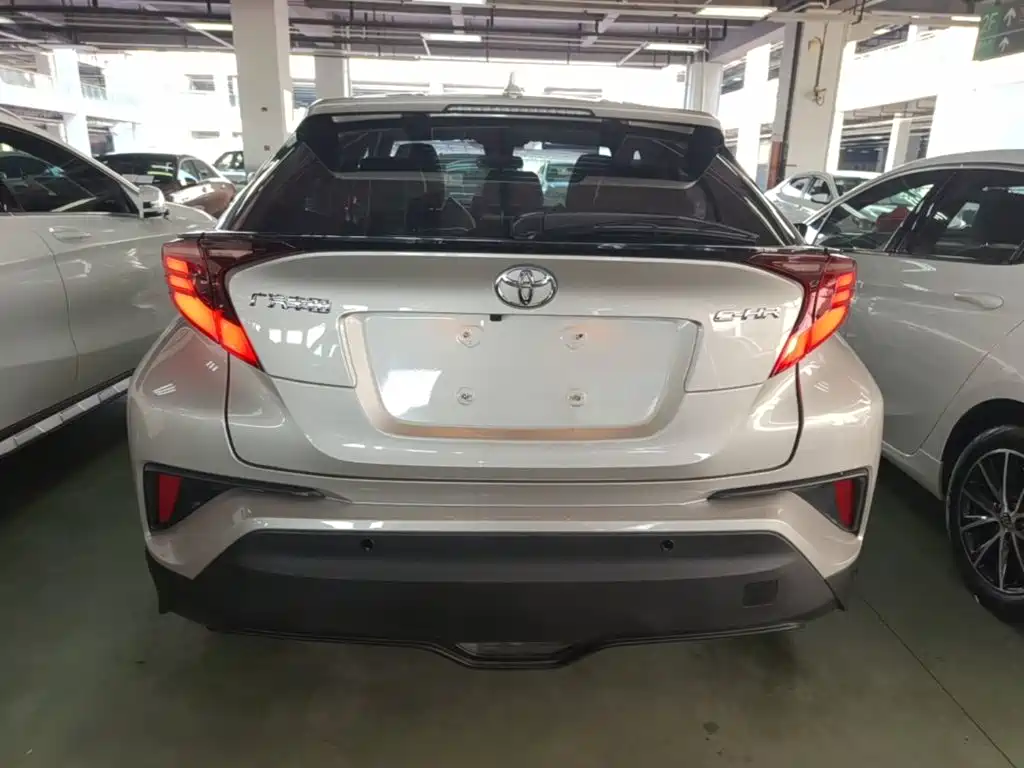 Toyota C-HR 2022 — фото 6