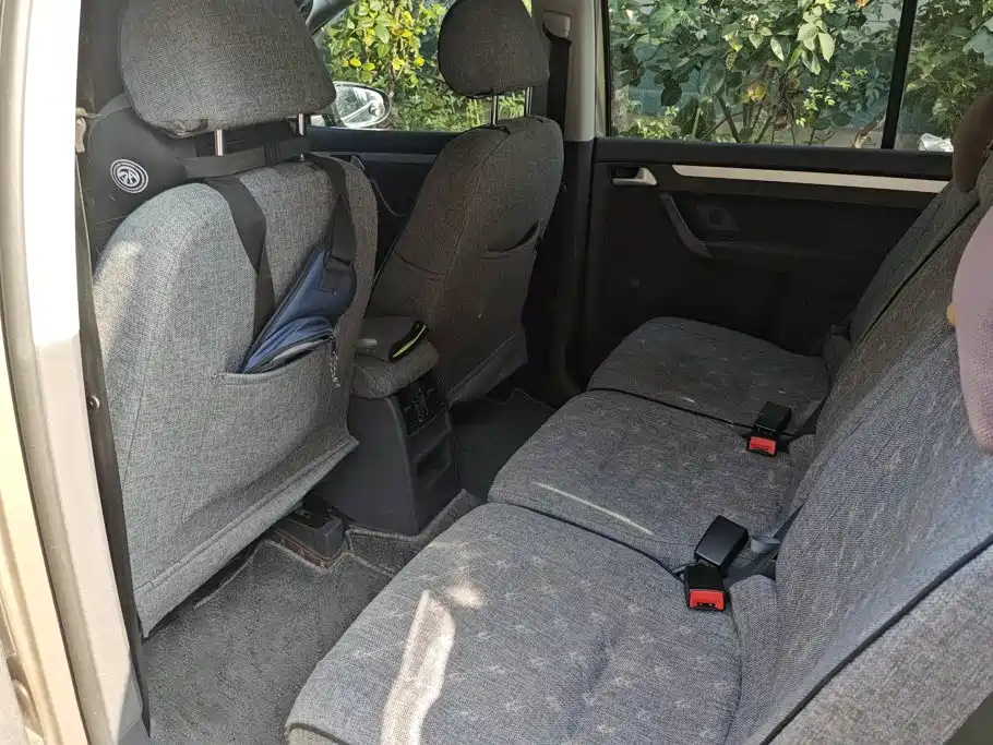 Volkswagen Touran 2015 — фото 11