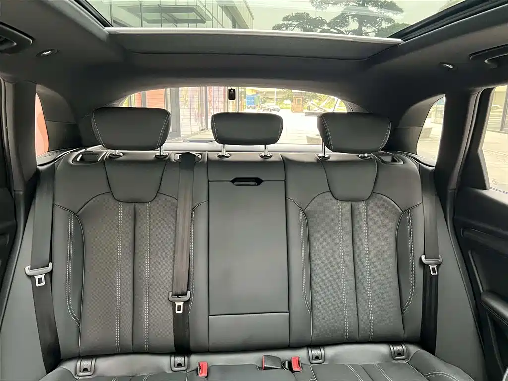 Audi Q5L 2023 — фото 25