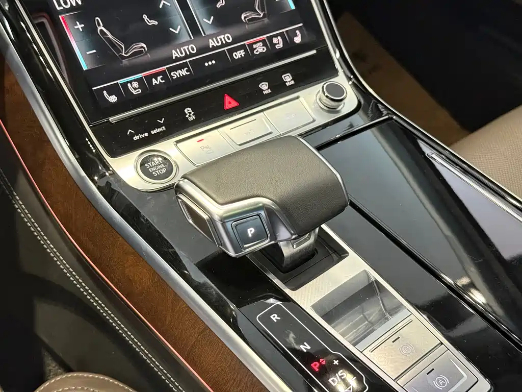 Audi A8 2023 — фото 9