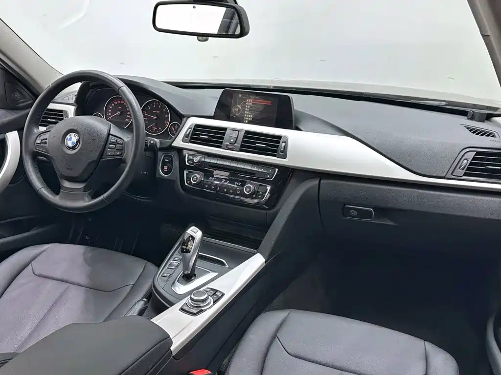 BMW 3 Series 2016 — фото 12