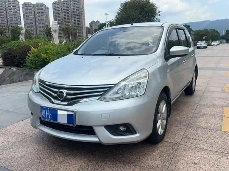Nissan Livina 2015 — фото 1