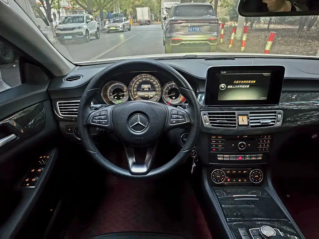 Mercedes-Benz CLS 2015 — фото 12