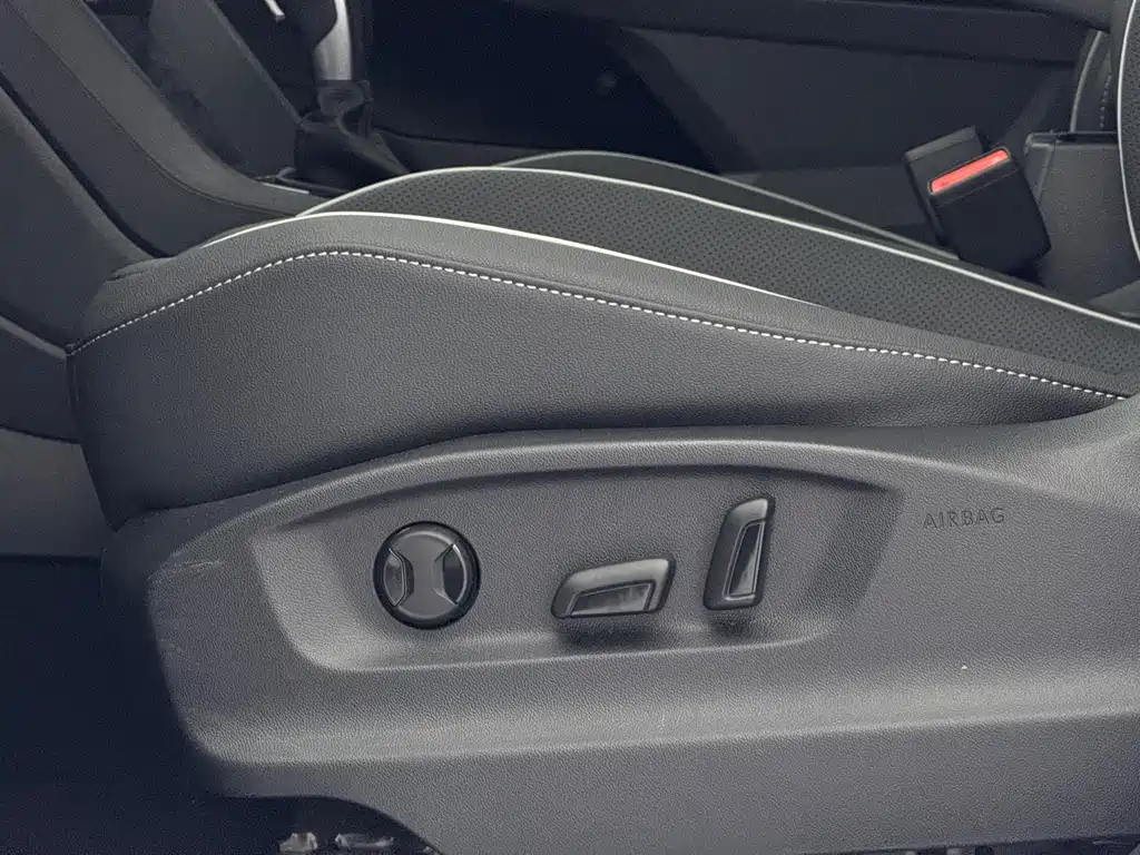 Volkswagen Tiguan L 2023 — фото 20