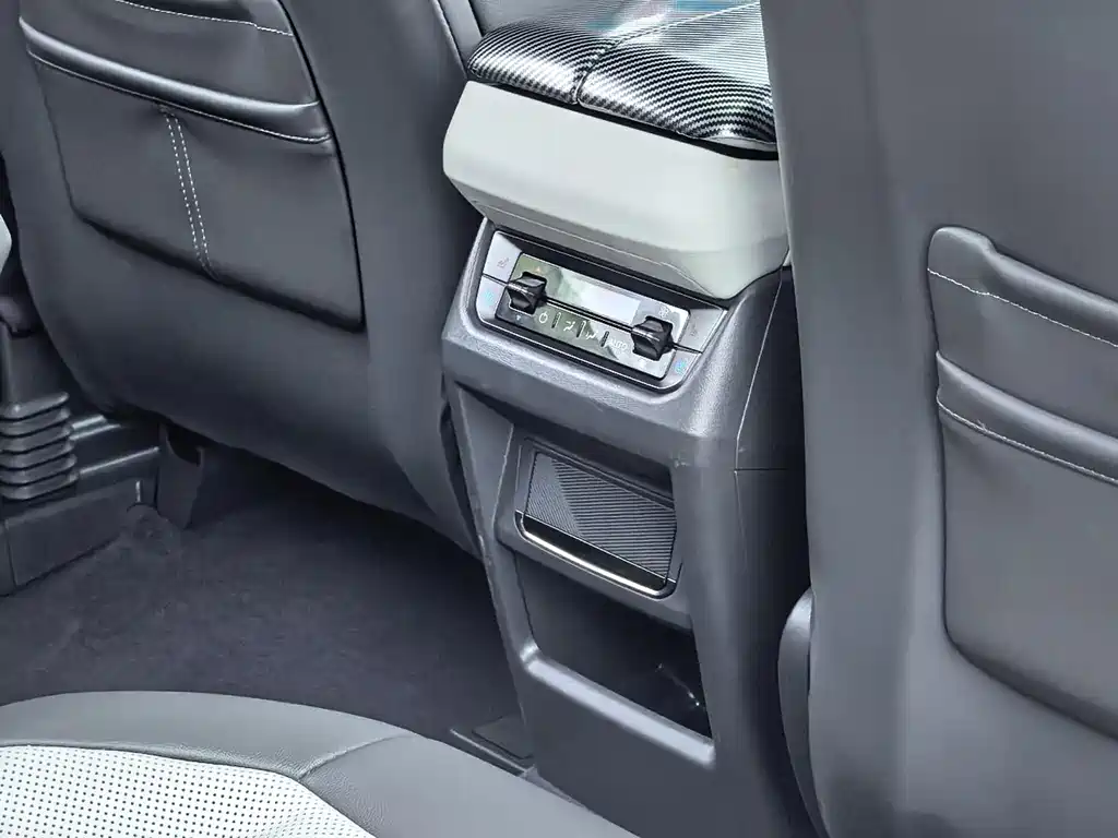 Ford Edge 2024 — фото 10