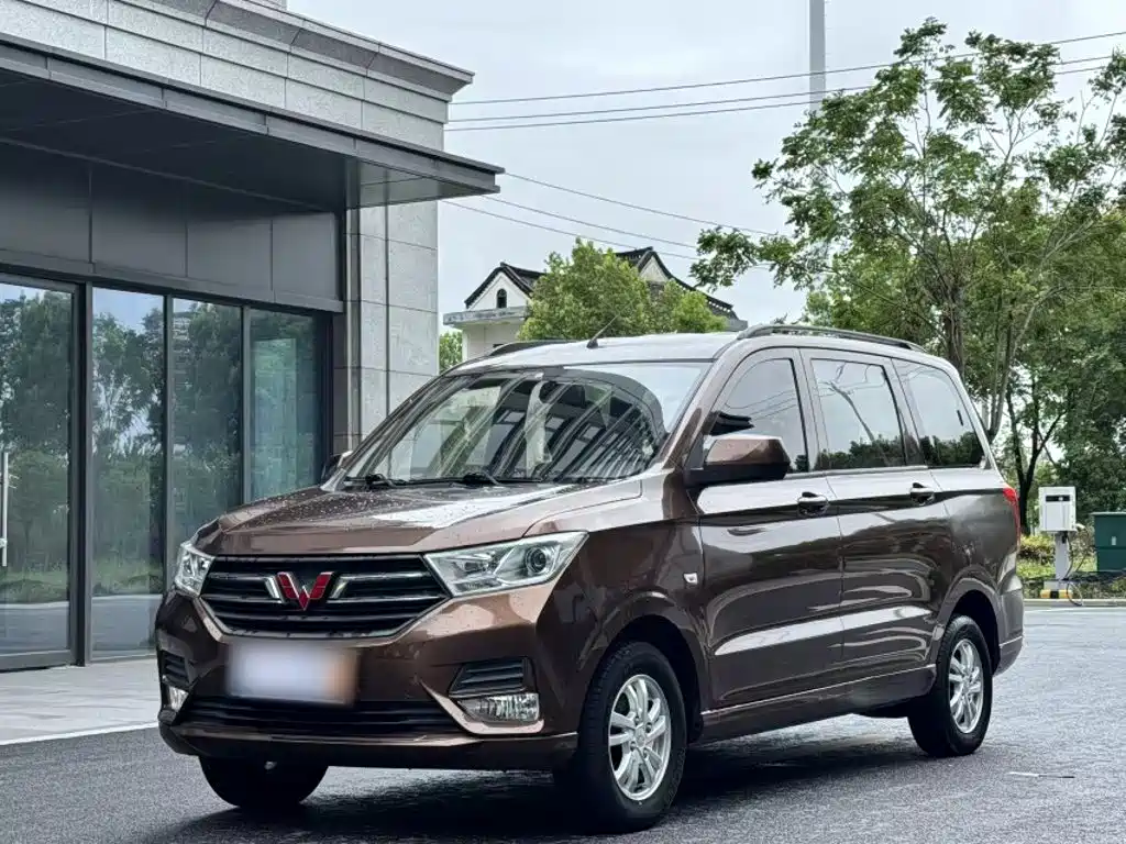 Wuling Hongguang 2019 — фото 1