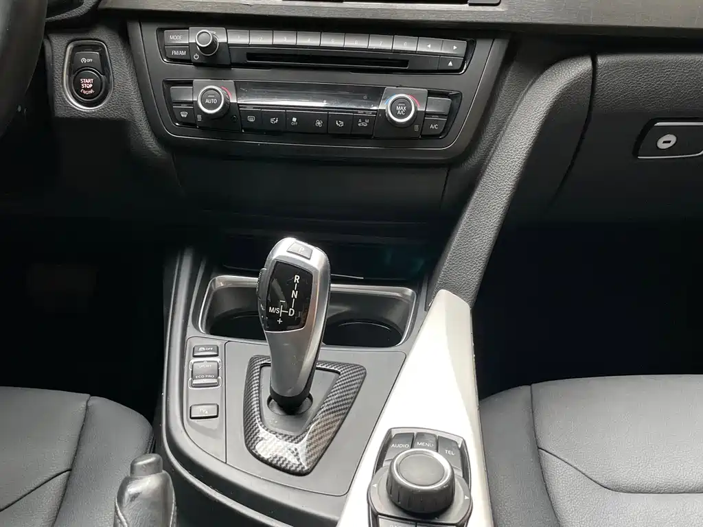 BMW 3 Series 2015 — фото 18