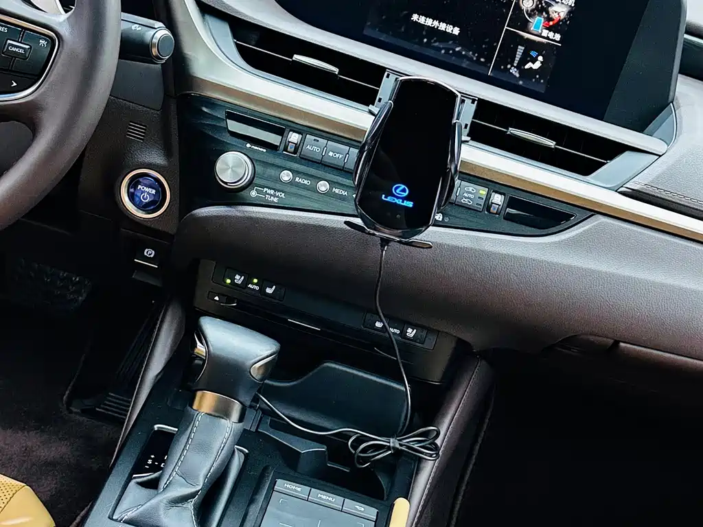 Lexus ES 2021 — фото 18