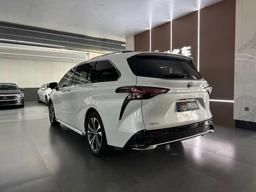 Toyota Granvia 2024