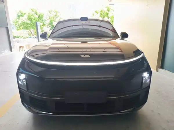 Li Auto L8 2025