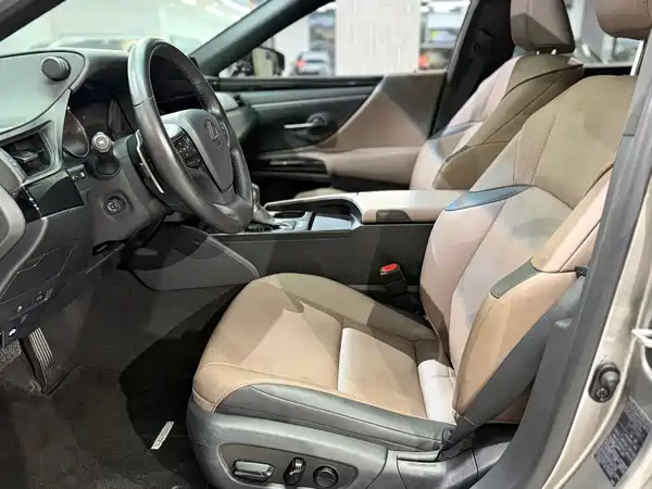Lexus ES 2023