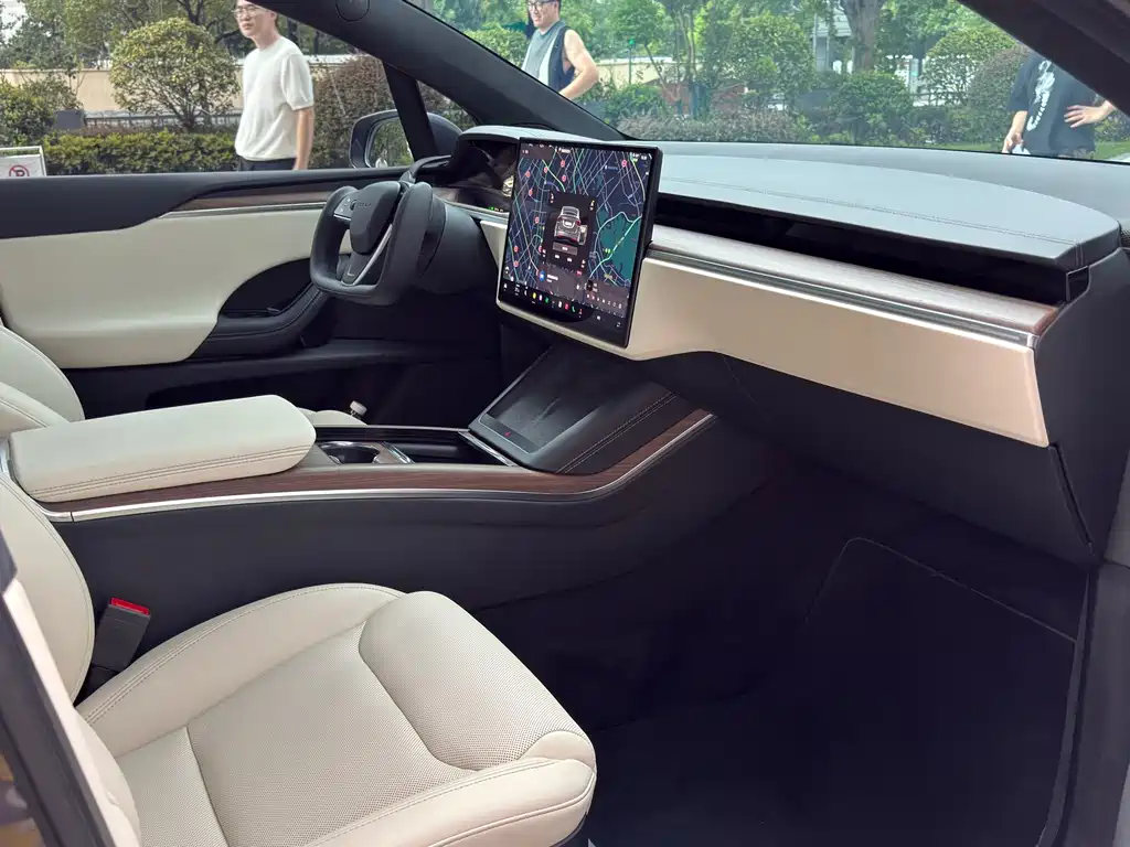 Tesla Model X 2023 — фото 4