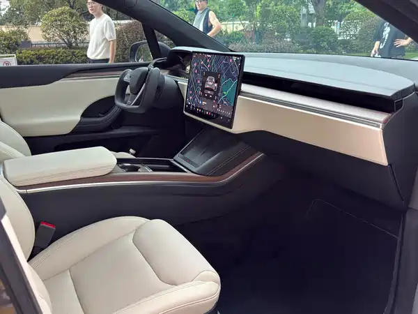 Tesla Model X 2023