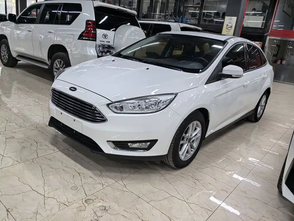 Ford Focus 2017 — фото 1