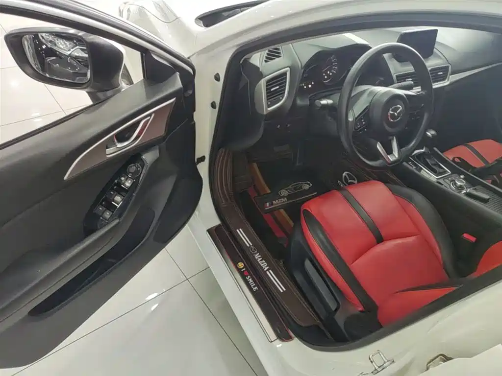 Mazda 3 Axela 2019 — фото 16