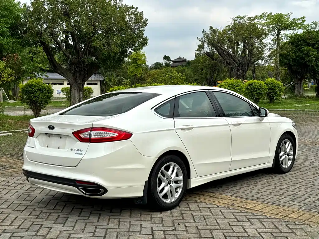 Ford Mondeo 2016 — фото 17