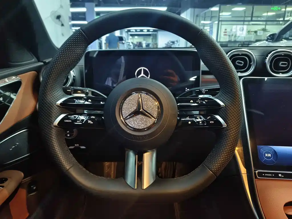 Mercedes-Benz C-Class 2025 — фото 9