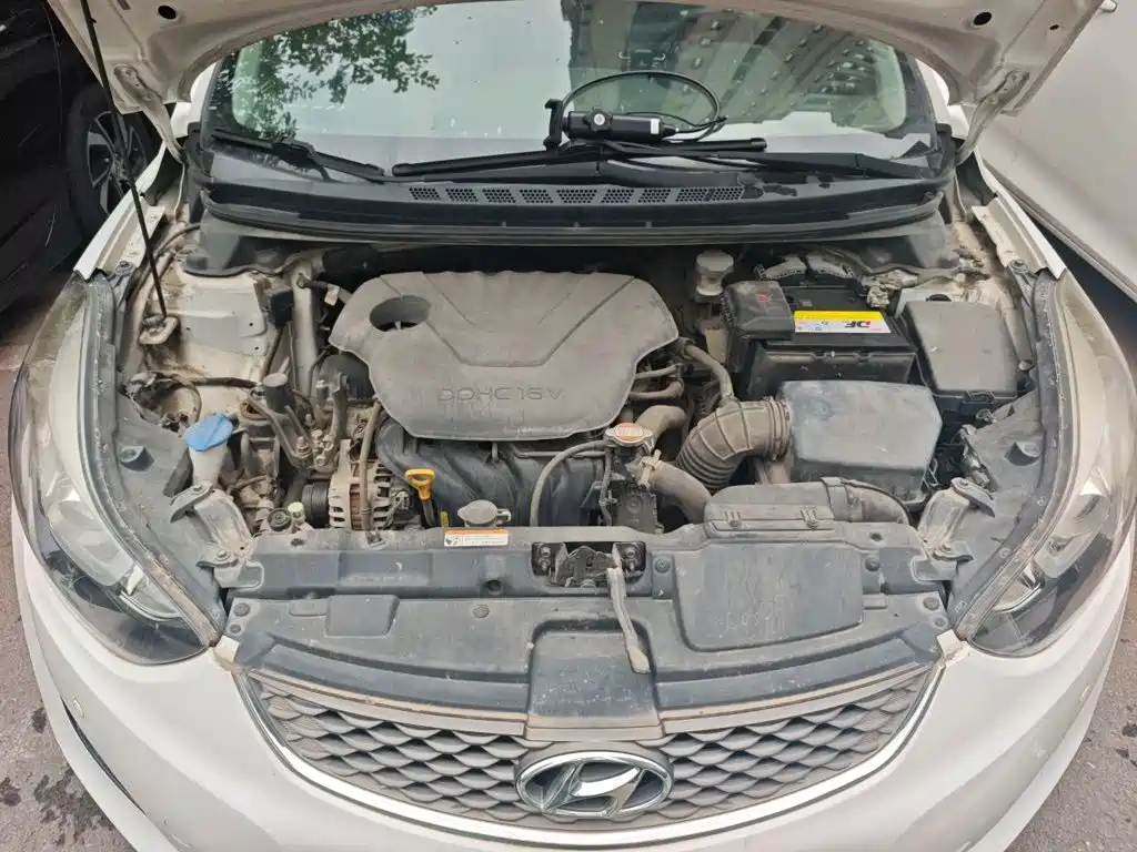 Hyundai Elantra 2016 — фото 11