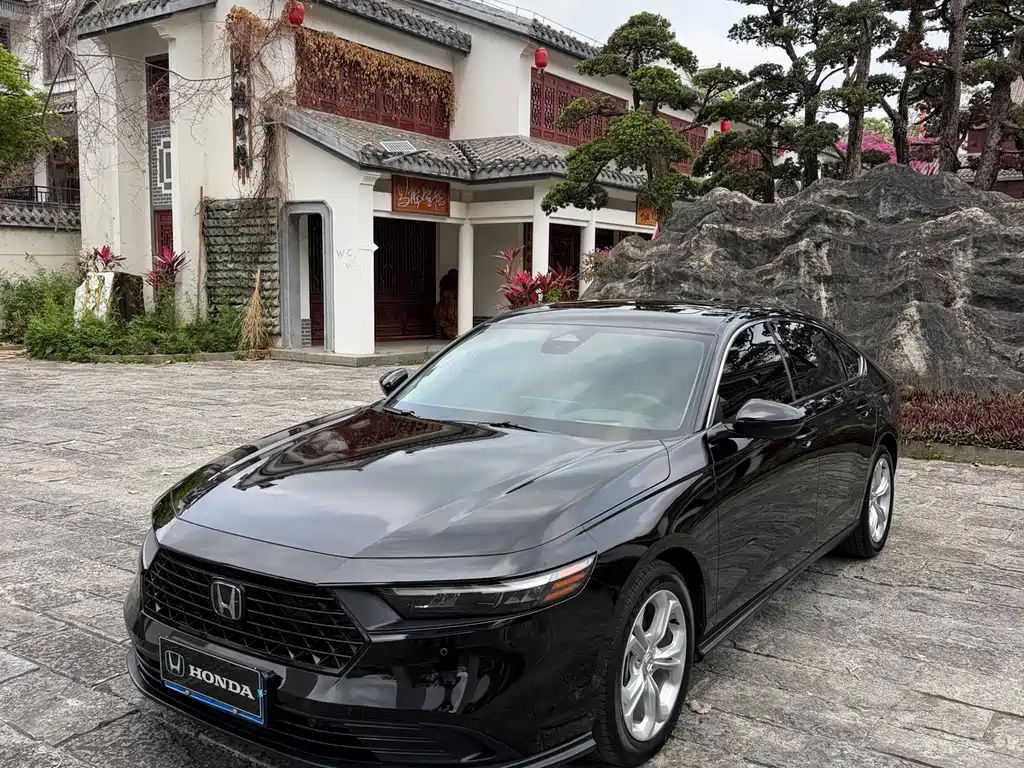 Honda Accord 2023 — фото 1