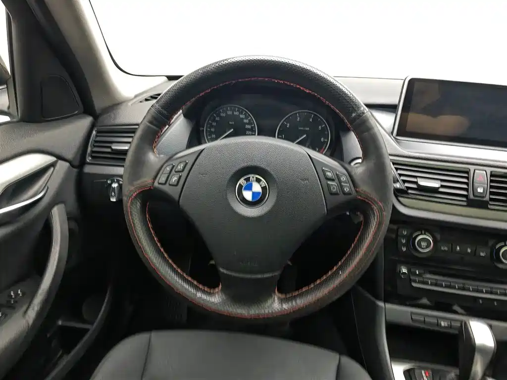 BMW X1 2014 — фото 11