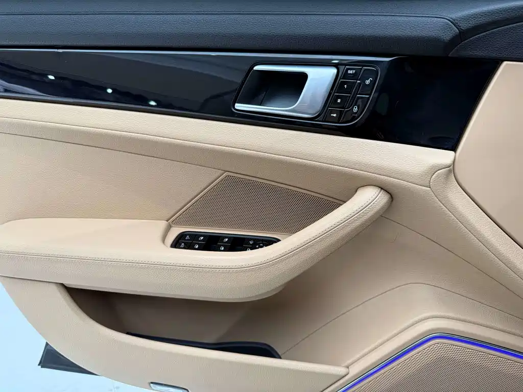 Porsche Panamera 2018 — фото 16