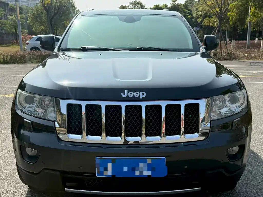 Jeep Grand Cherokee 2011 — фото 2